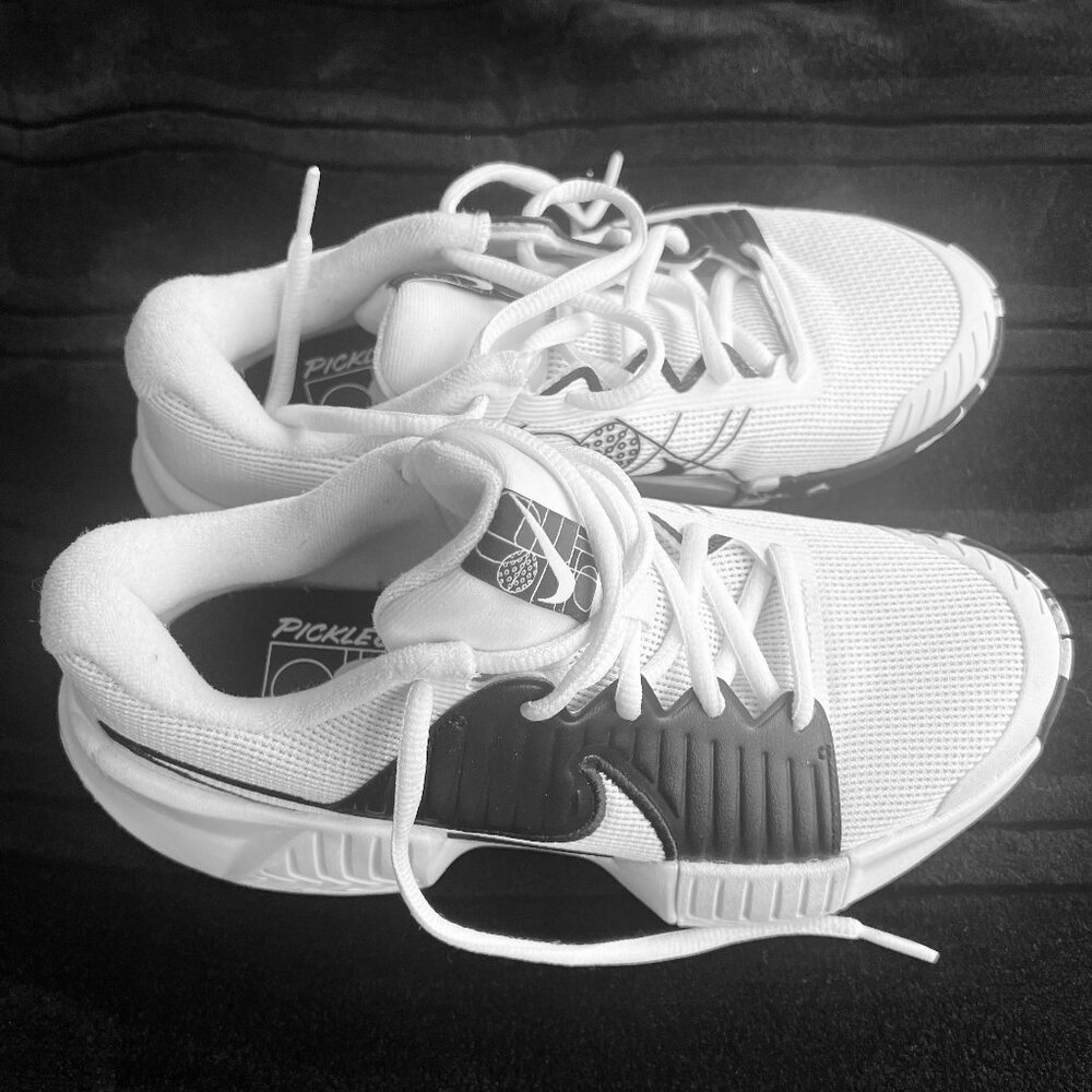 NWT - Nike Zoom Challenge Women's Pickleball Shoes (Size 6)